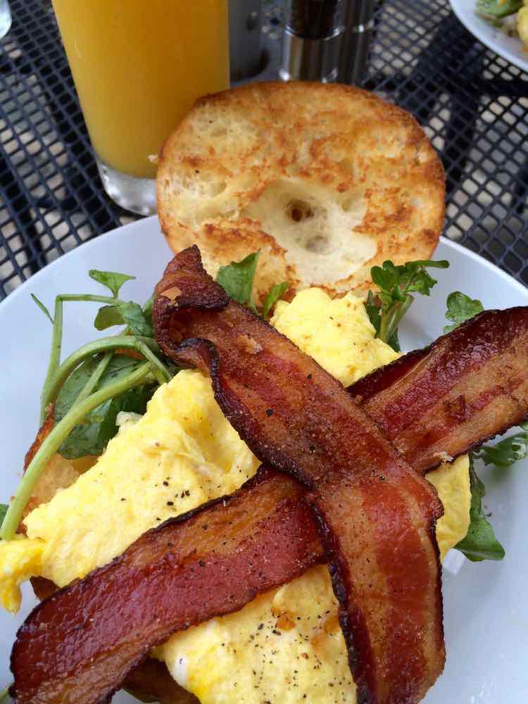 8 Great Casual Places to Eat in Charlottesville Virginia • McCool Travel