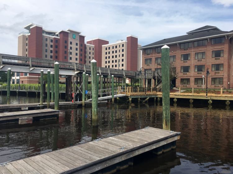 Amazing Places to Eat in Wilmington NC • McCool Travel